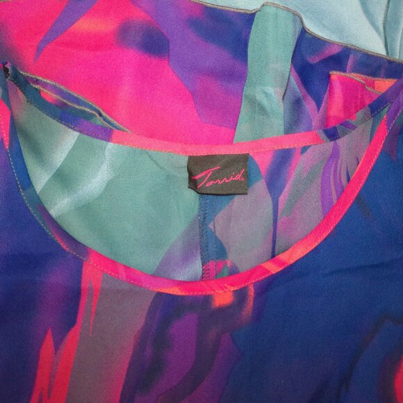 Torrid, Multi- color abstract Women's butterfly short sleeve blouse - Picture 8 of 9